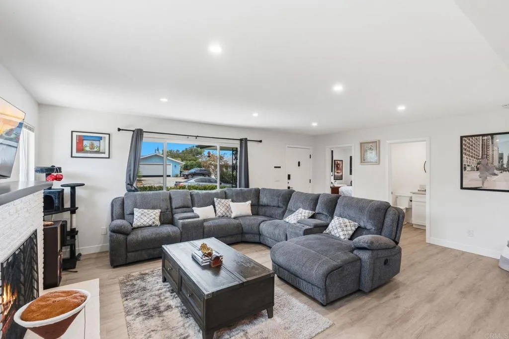 514 Avalon Drive, Vista, California 92084 — photo 4