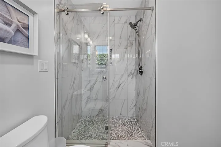 Big shower with lots of style