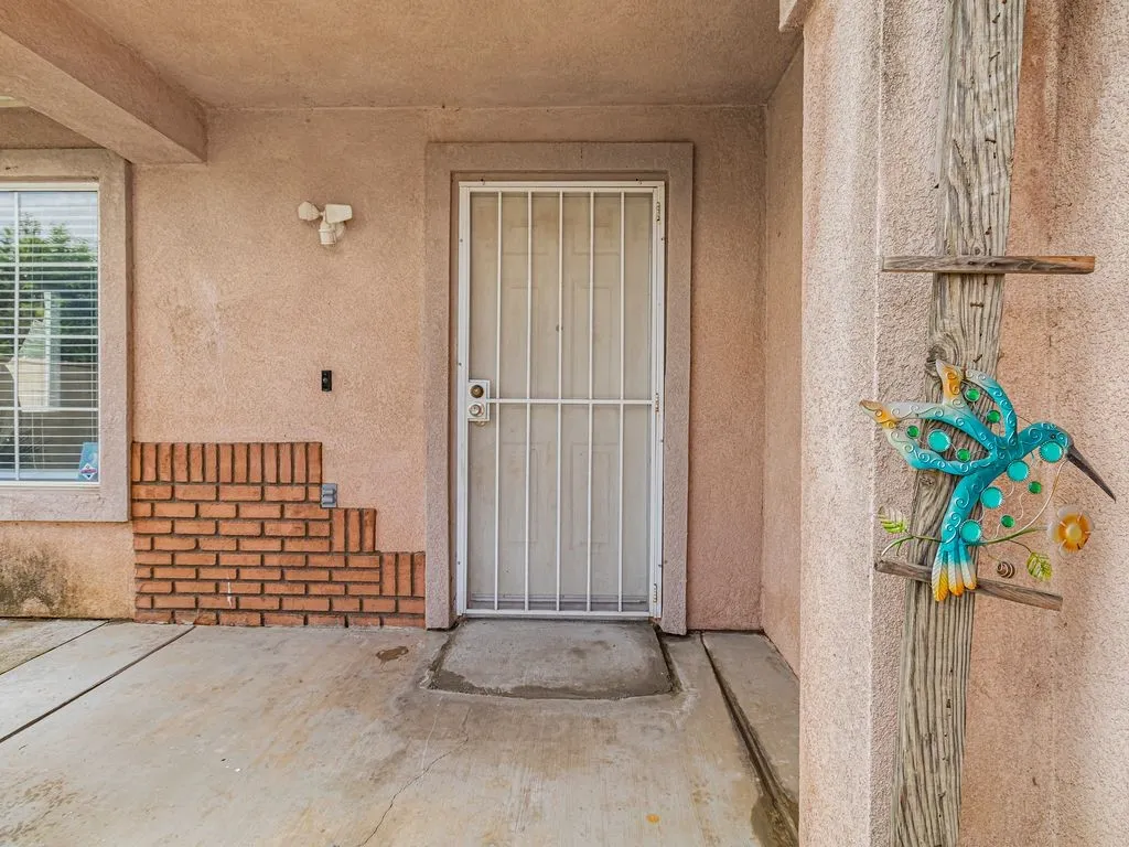 15393 Holly, Fontana, California 92335 — photo 4