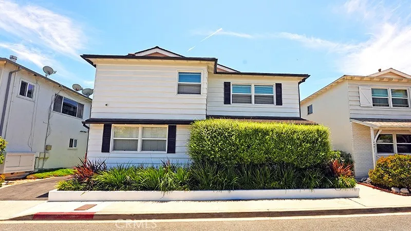 1250 Manhattan Beach