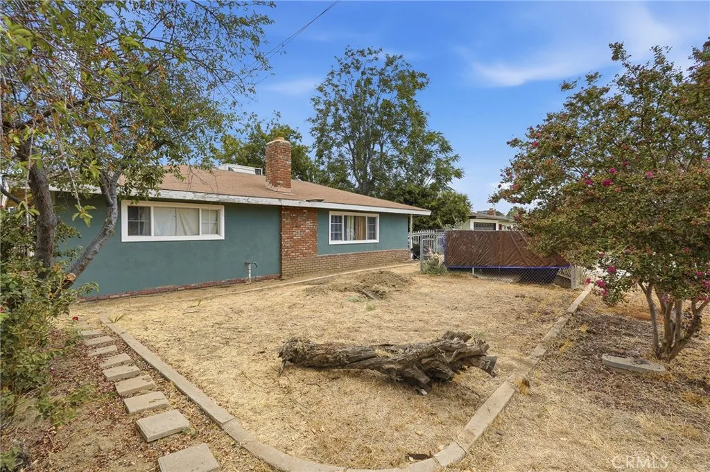 32438 Kentucky, Yucaipa, California 92399 — photo 4