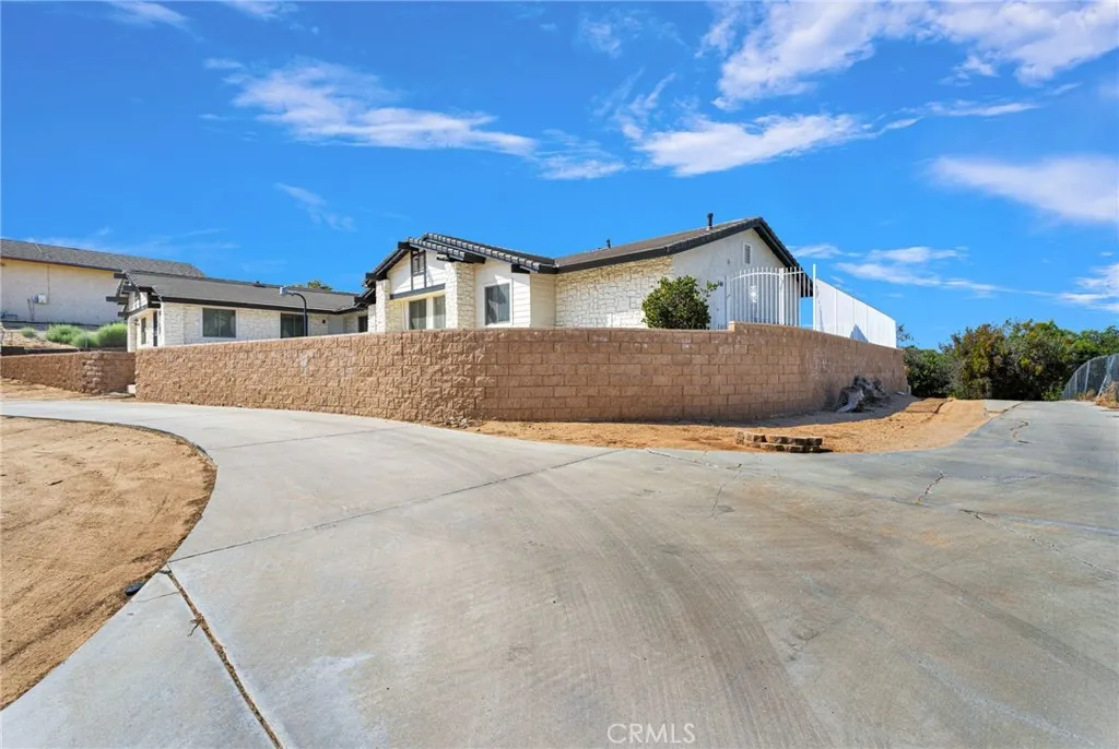 14942 Riverside Drive, Apple Valley, California 92307 — photo 4