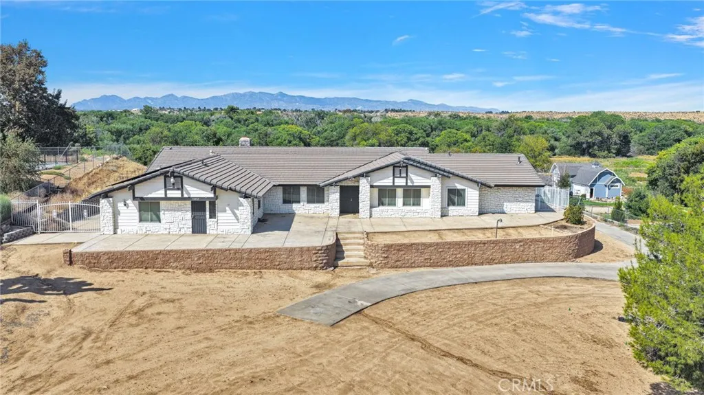 14942 Riverside Dr