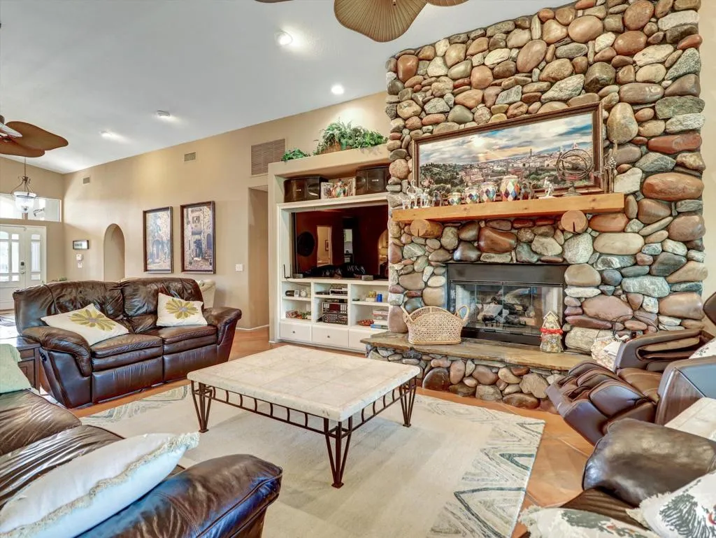 8541 Clubhouse, Desert Hot Springs, California 92240 — photo 4