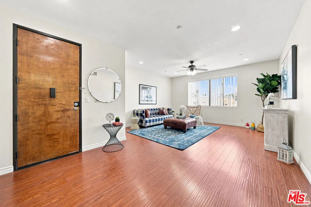 533 S St Andrews Place 318, Los Angeles, California 90020 — photo 4