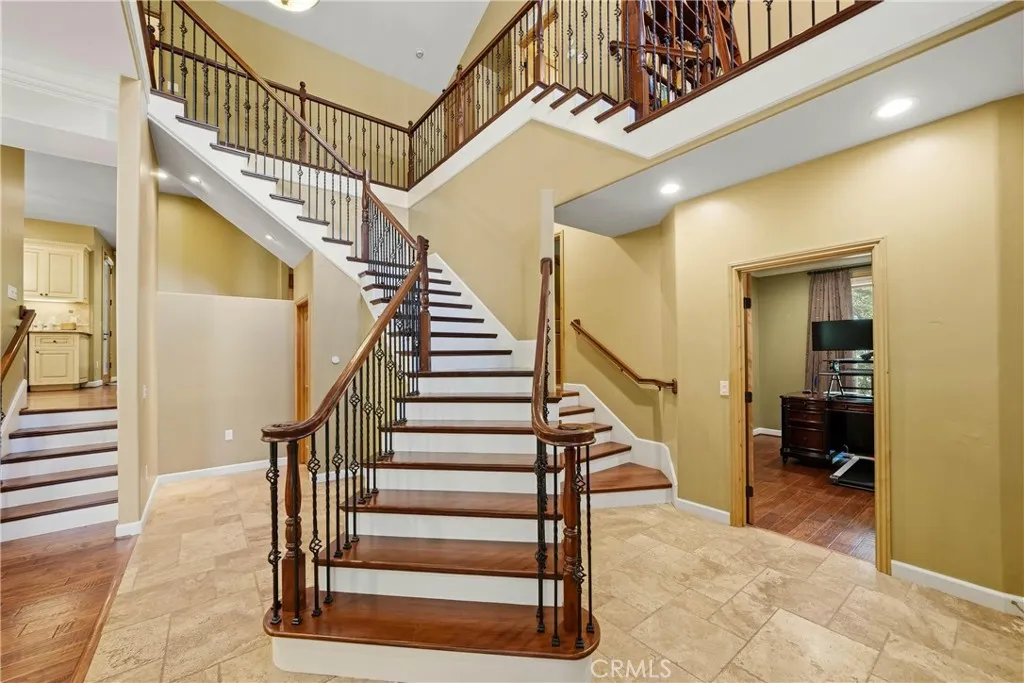 30151 Skyline, Running Springs, California 92382 — photo 5