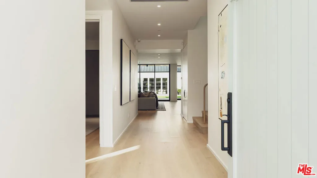 3640 S Barrington Avenue, Los Angeles, California 90066 — photo 4