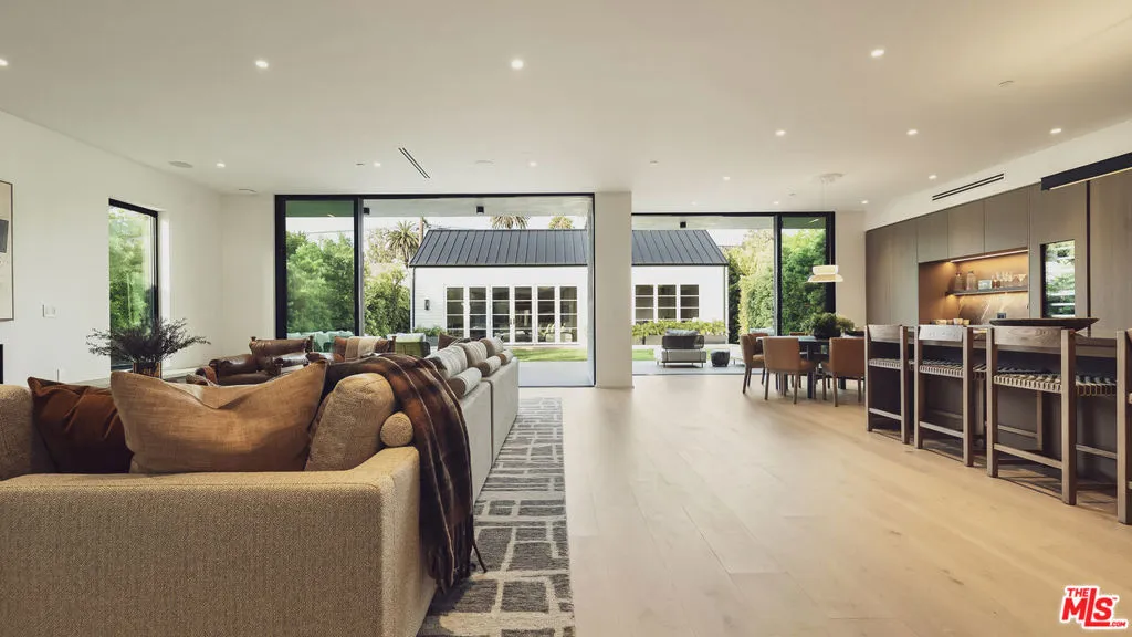 3640 S Barrington Avenue, Los Angeles, California 90066 — photo 5