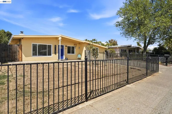 5621 27th Ave, Sacramento, California 95820 — photo 5
