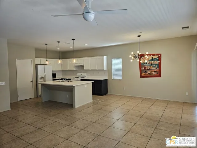 Large open kitchen/liv Rm