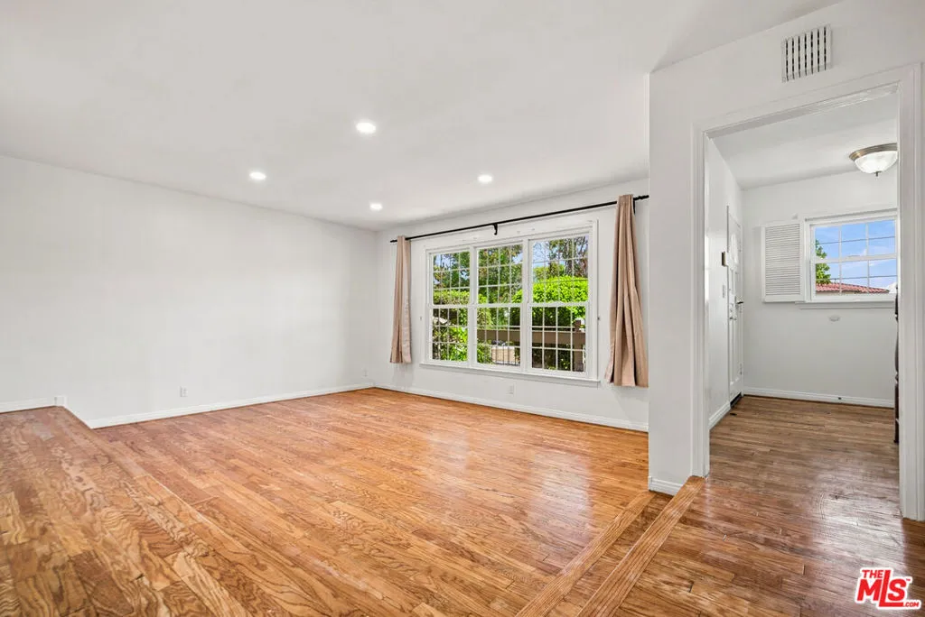 10669 La Grange Avenue, Los Angeles, California 90025 — photo 5