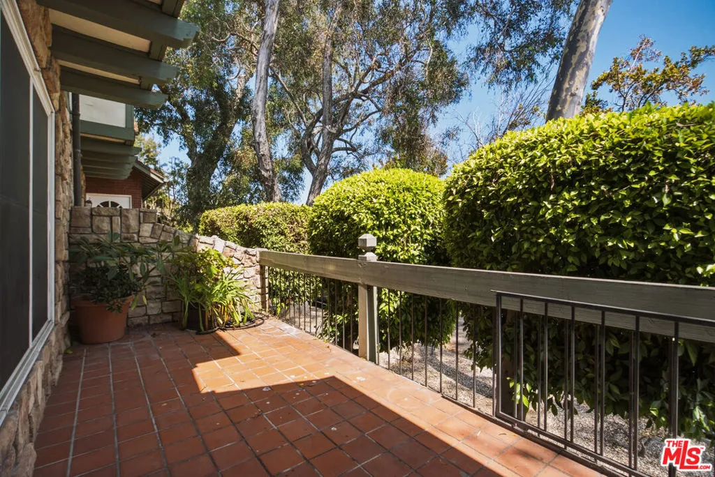 10669 La Grange Avenue, Los Angeles, California 90025 — photo 4