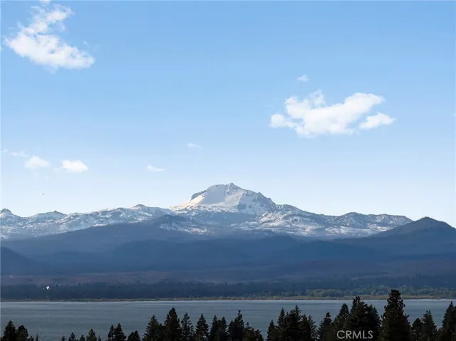 Lake Almanor is your gateway to exploring Lassen Nat'l Park