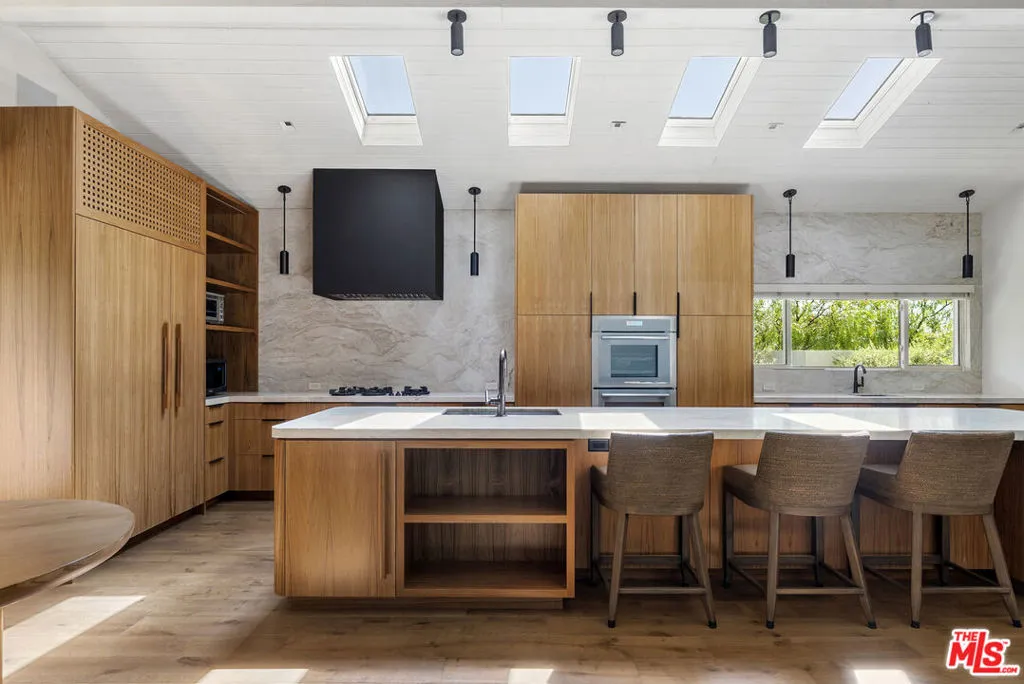 9258 Swallow Drive, Los Angeles, California 90069 — photo 5