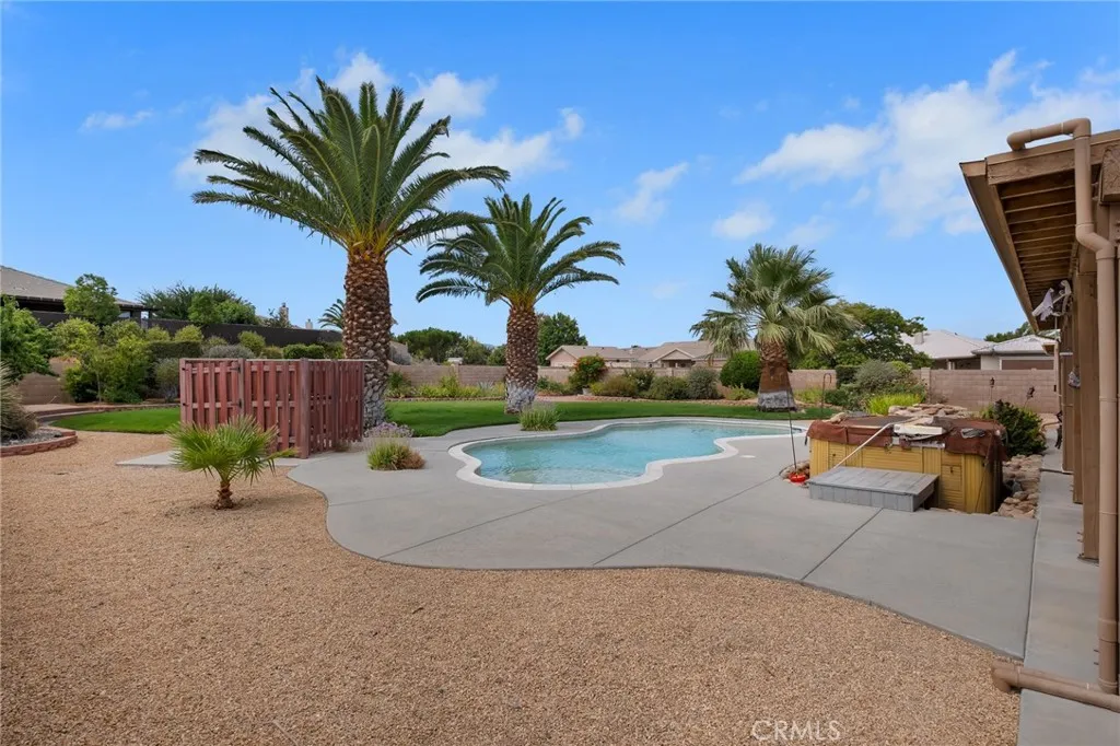 16783 Crockett, Hesperia, California 92345 — photo 5