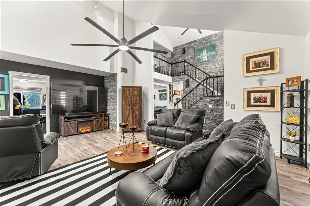 912 Pineridge, Upland, California 91784 — photo 4