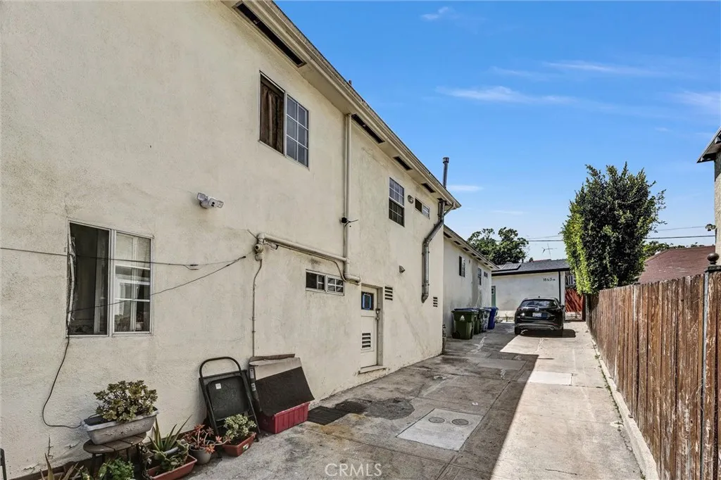 1861 S Redondo, Los Angeles, California 90019 — photo 4