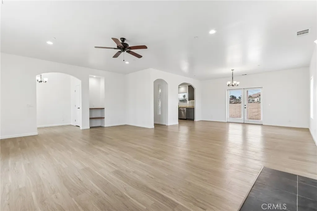 6087 Elsinore Road, Phelan, California 92371 — photo 5