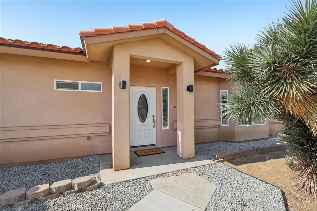 6087 Elsinore Rd