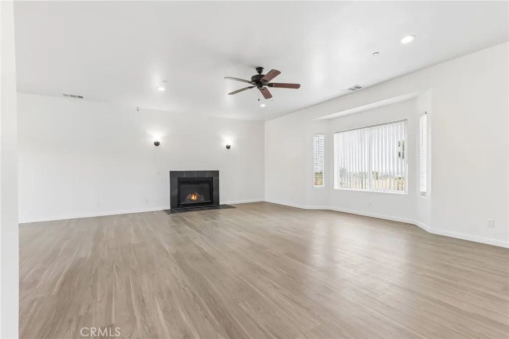 6087 Elsinore Road, Phelan, California 92371 — photo 4