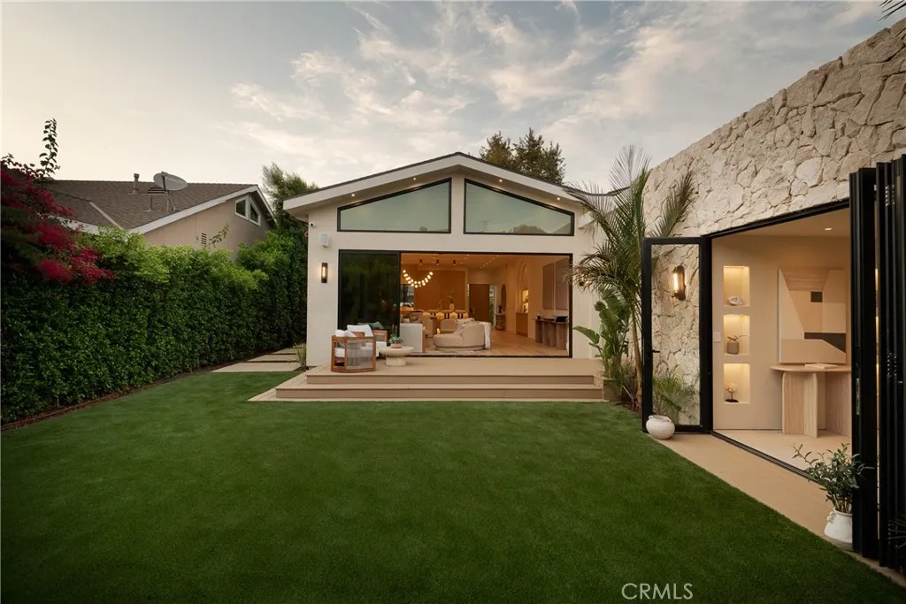 14800 Mccormick, Sherman Oaks, California 91411 — photo 5