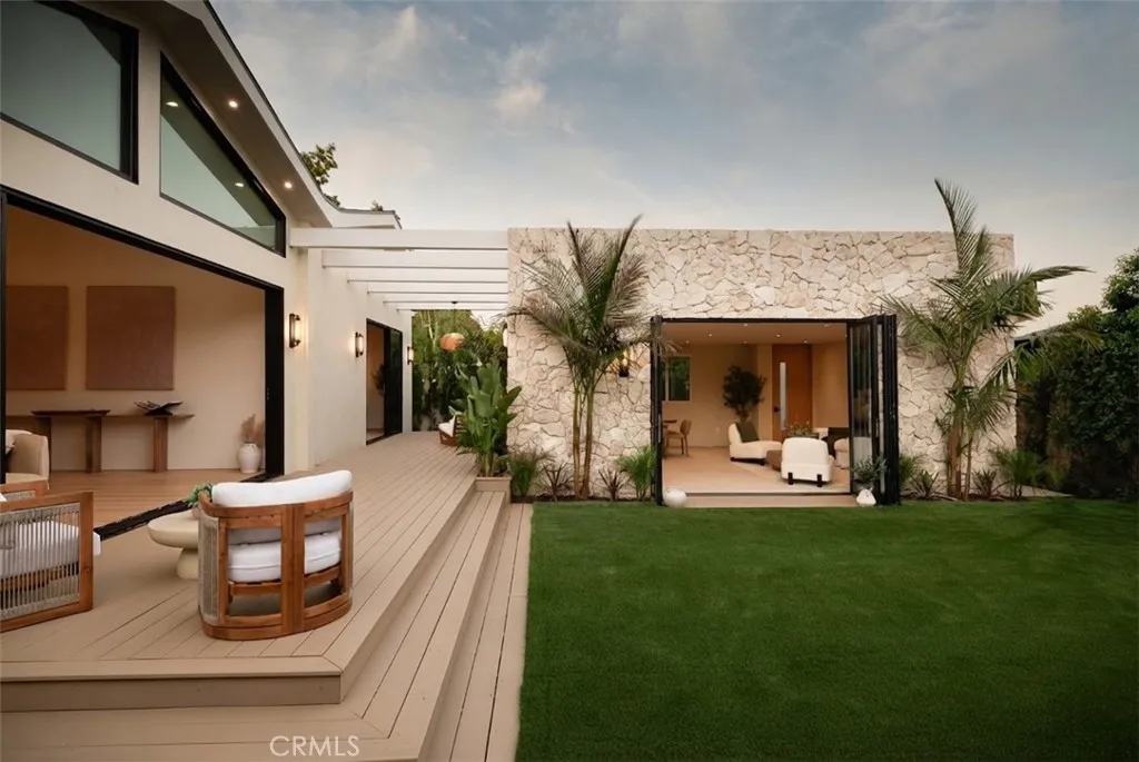 14800 Mccormick, Sherman Oaks, California 91411 — photo 4