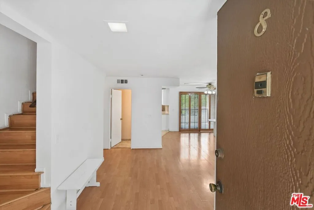 3245 Altura Avenue 8, Glendale, California 91214 — photo 5