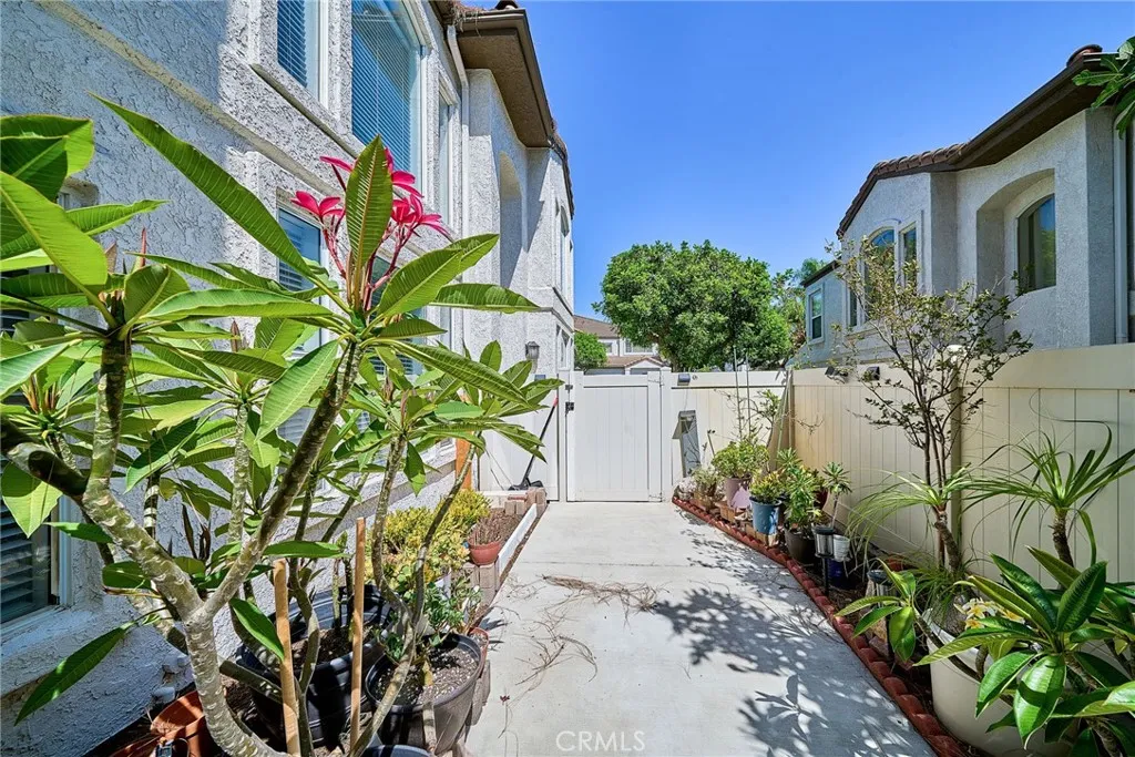 1048 Explanada Street 101, Corona, California 92879 — photo 4