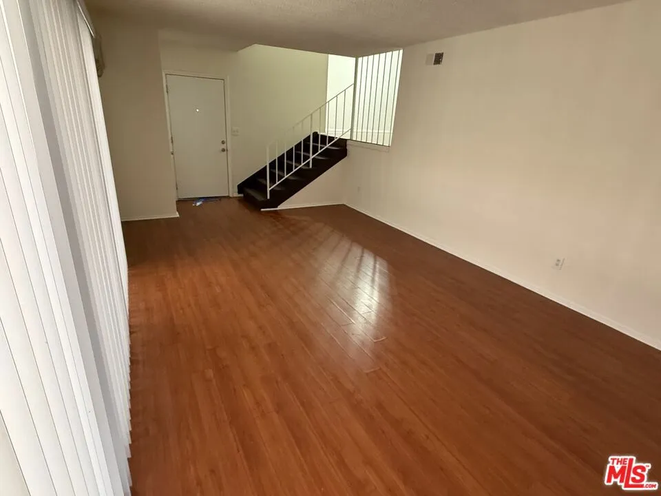 18444 Collins Street 4, Tarzana, California 91356 — photo 4