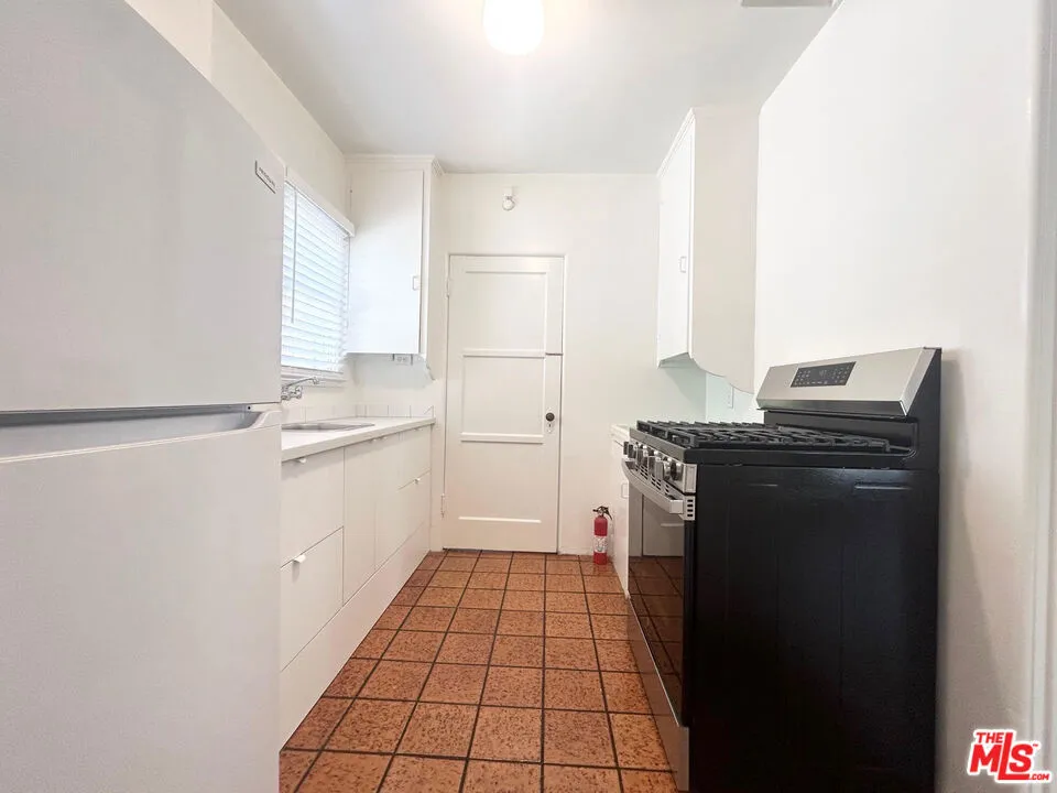 940 Milwood Avenue, Los Angeles, California 90291 — photo 5