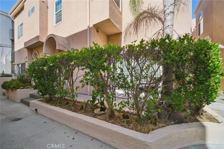 10659 Bloomfield Street, Toluca Lake, California 91602 — photo 4