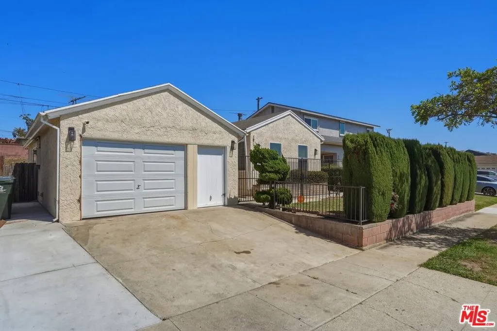 11612 Cimarron Ave