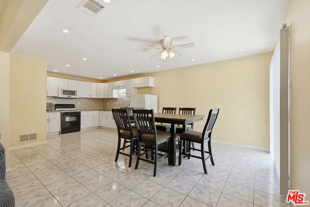 11612 Cimarron Avenue, Hawthorne, California 90250 — photo 5
