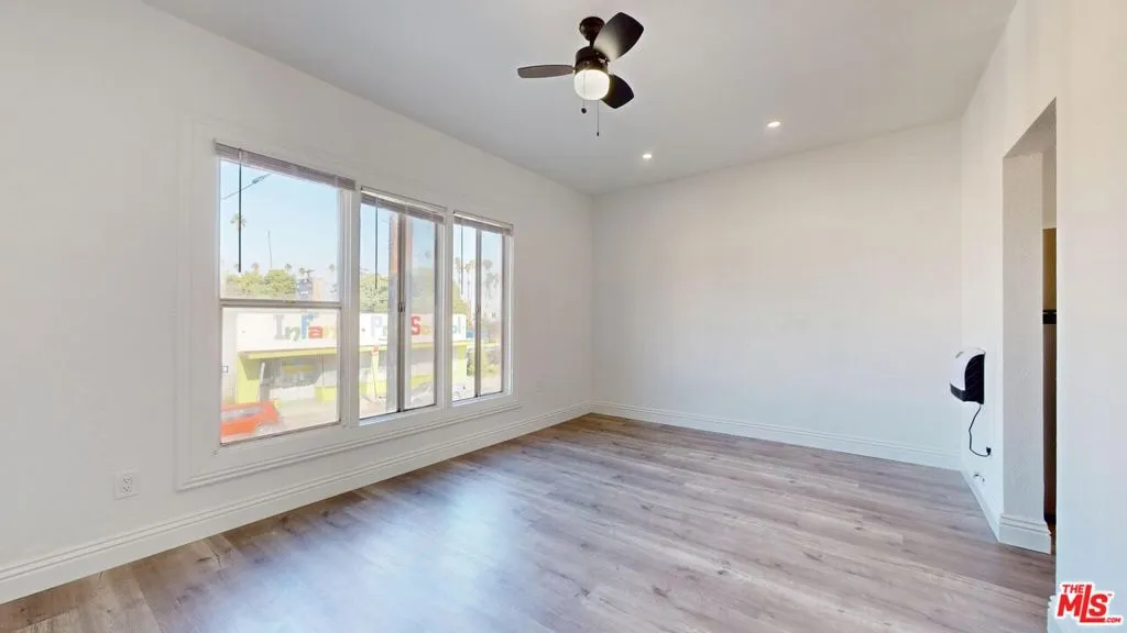 2318 1/2 W Jefferson Boulevard A, Los Angeles, California 90018 — photo 5