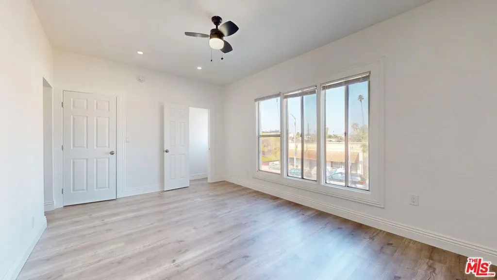2318 1/2 W Jefferson Blvd