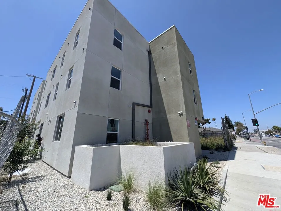 1156 W Florence Ave
