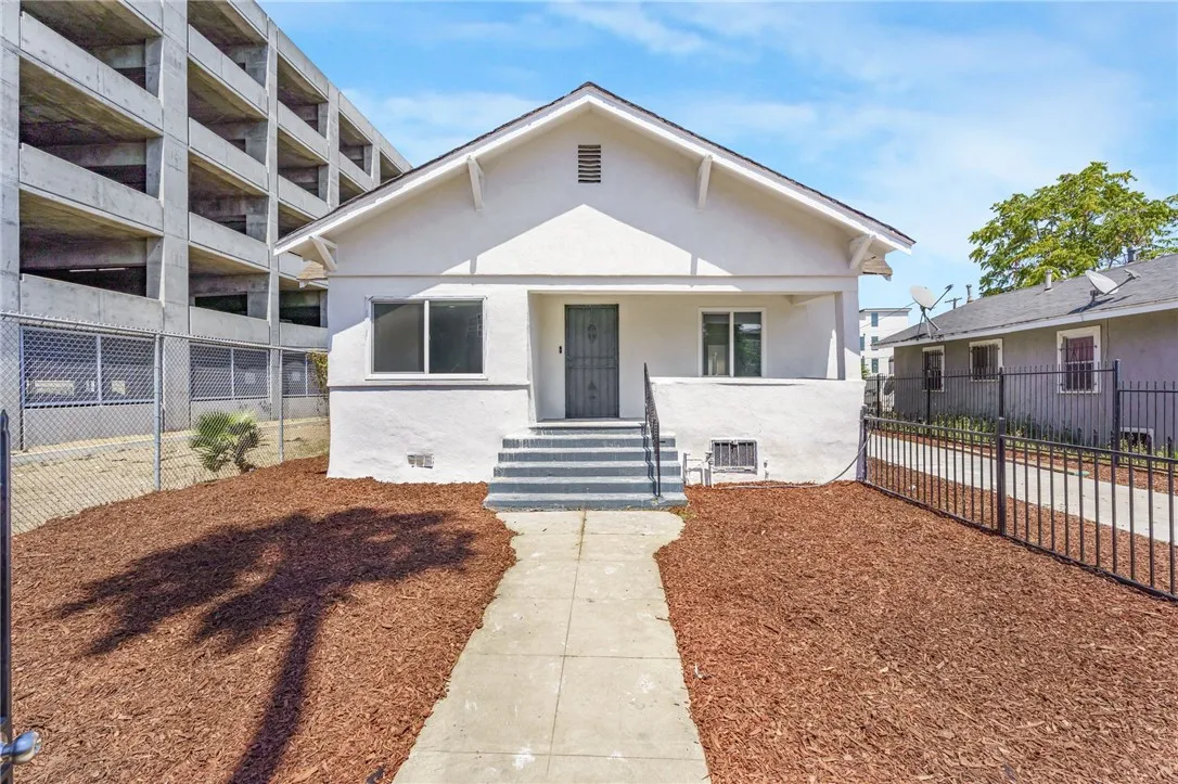 925 W 84th