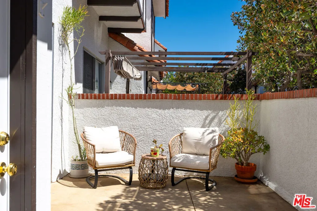 10030 Owensmouth Avenue 67, Los Angeles, California 91311 — photo 4