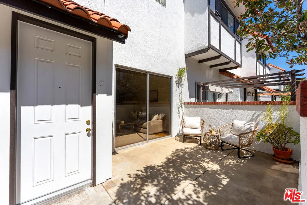 10030 Owensmouth Avenue 67, Los Angeles, California 91311 — photo 5