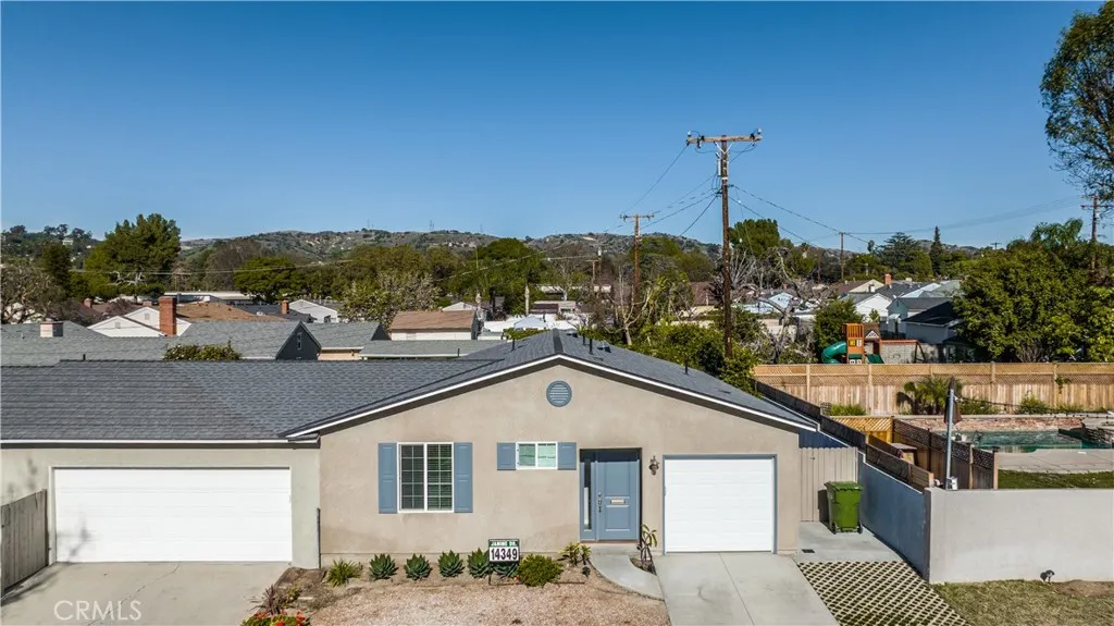 8638 Calmosa Ave
