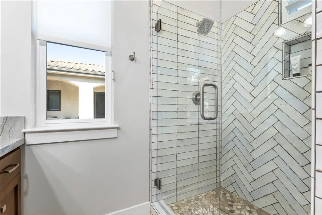 Guest bathroom 2