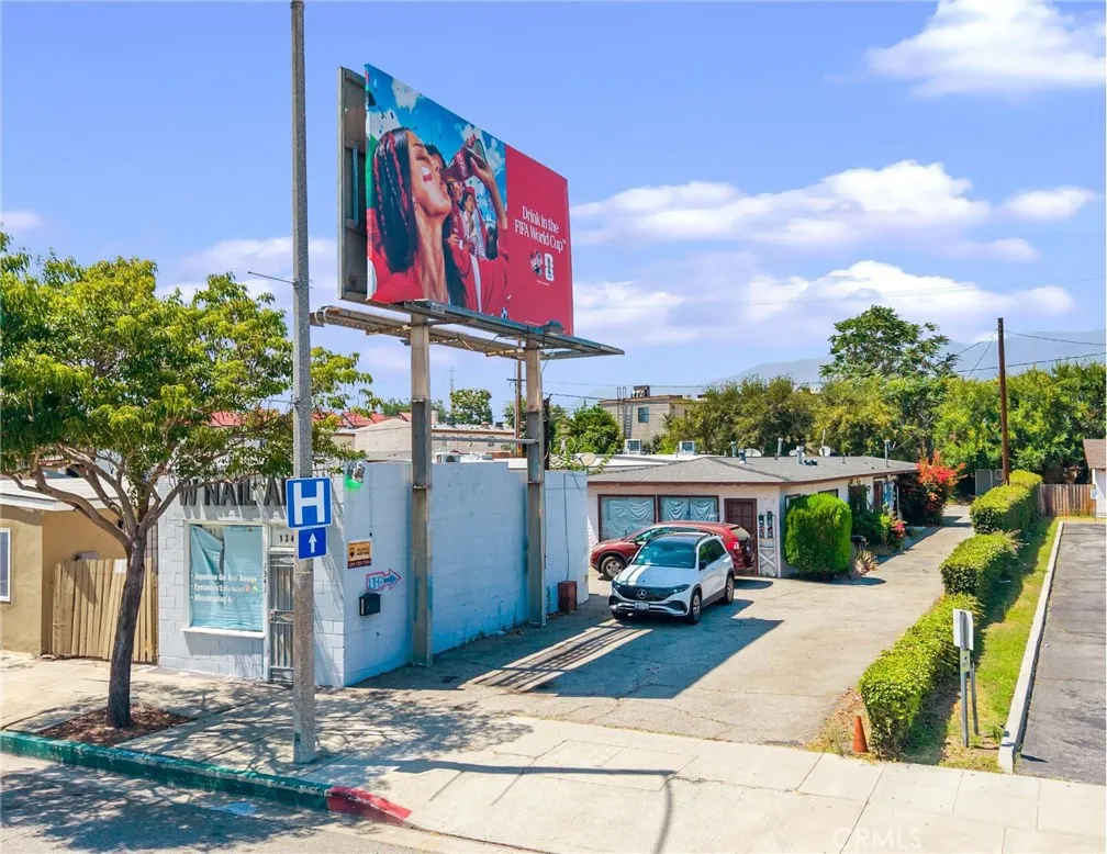 1341 -1343 E Las Tunas Dr