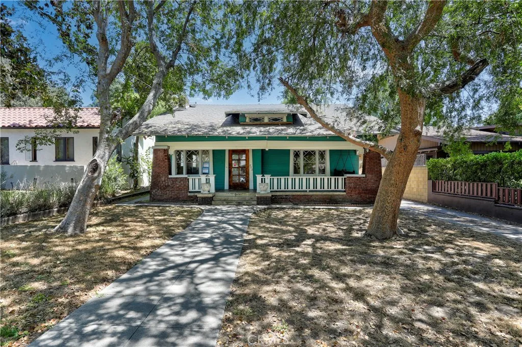 892 N Chester Ave