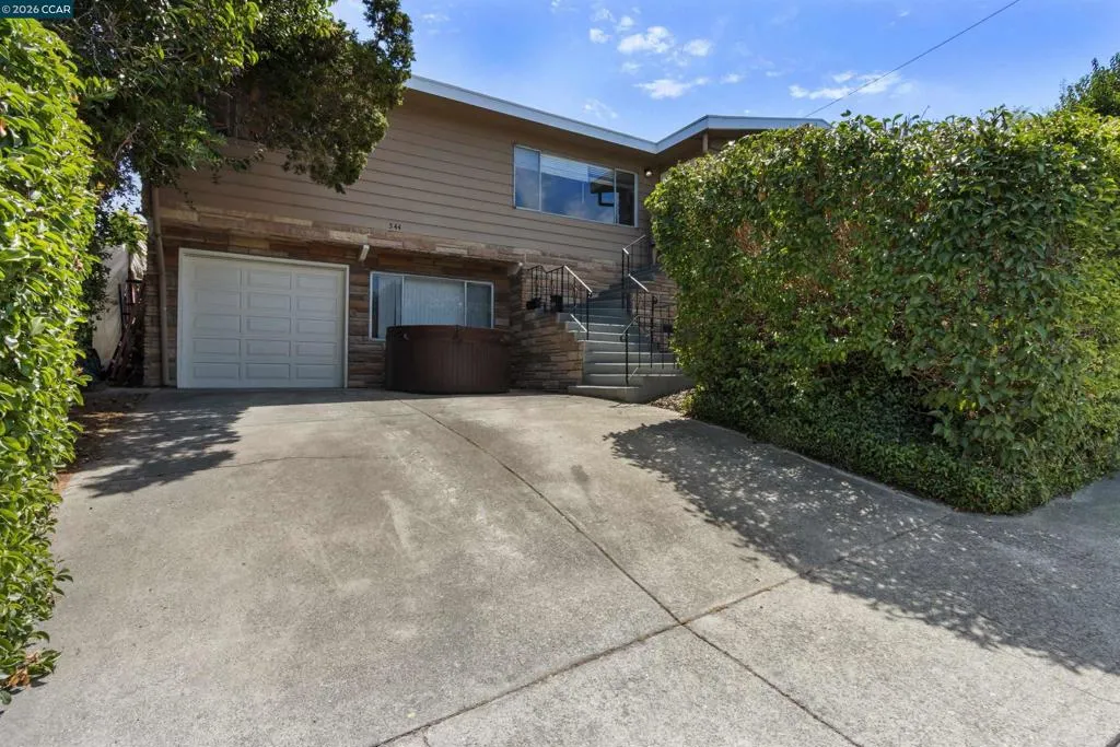 544 N Camino Alto