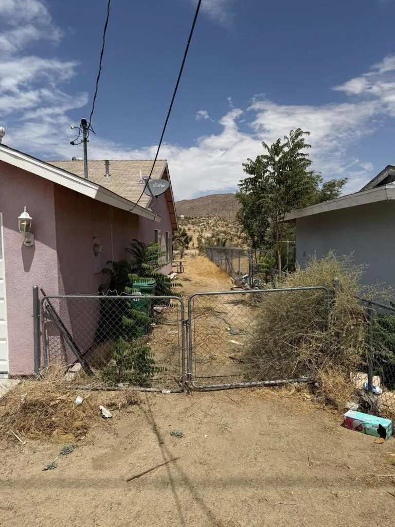58540 Barron Drive, Yucca Valley, California 92284 — photo 4