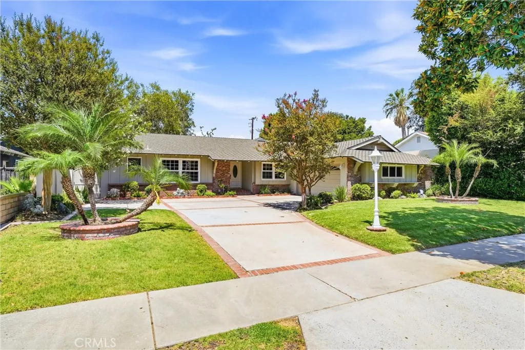 1613 Dorothy Ln