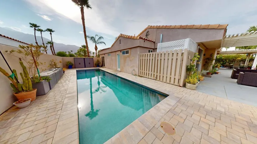 3010-N-Redwood-Palm-Springs-CA-92262-081