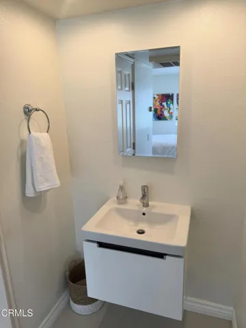 Bathroom, 1st floor,1