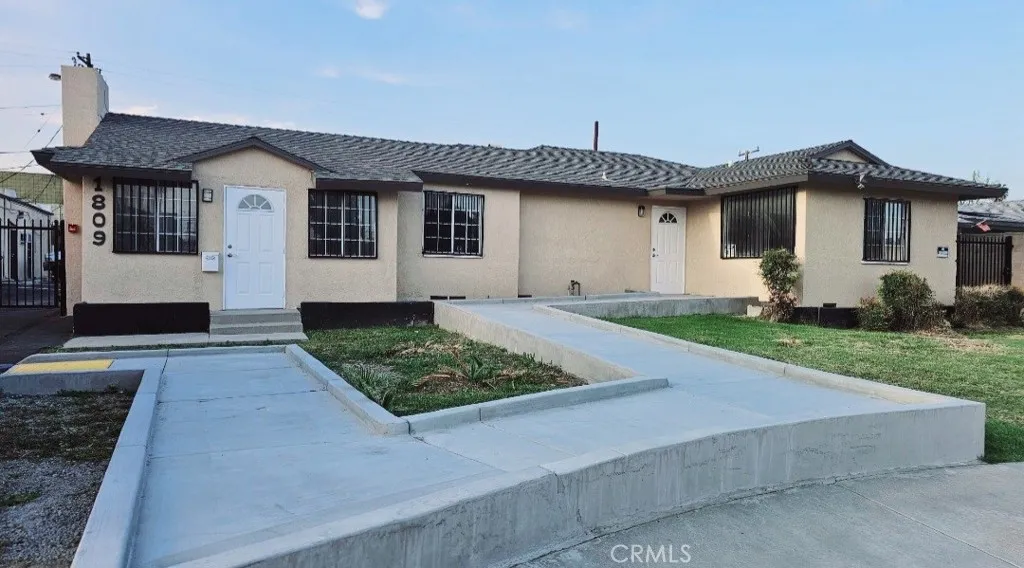 1809 E Danes Dr