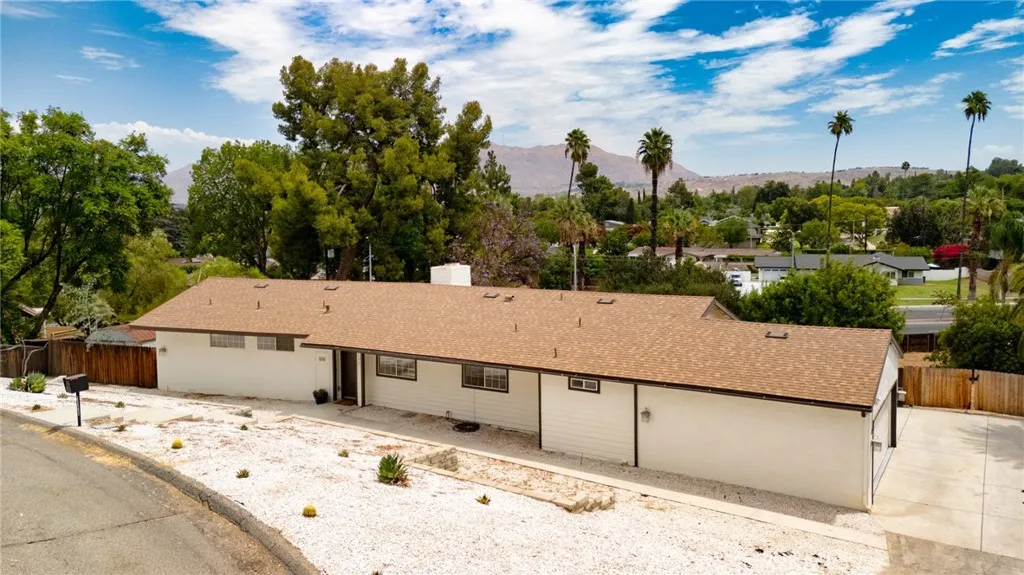2128 Oak Crest